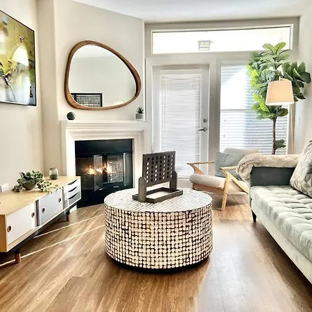 Cozy 2 Bedroom 2 Bathroom Condo With Pool, Gym, Spa